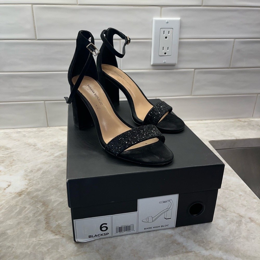 Banana republic black heels
